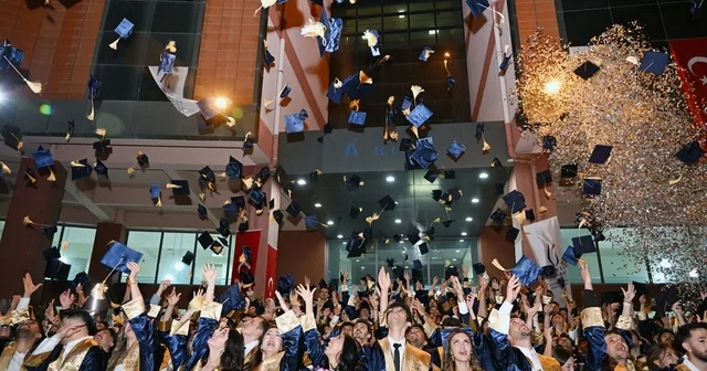 İİBF ve Teknoloji Fakültesinde mezuniyet sevinci Manisa Haberleri Habertürk Yerel Haberler