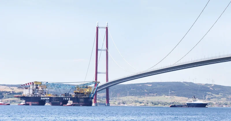 Dev vinç Boğaz’ı kapattı