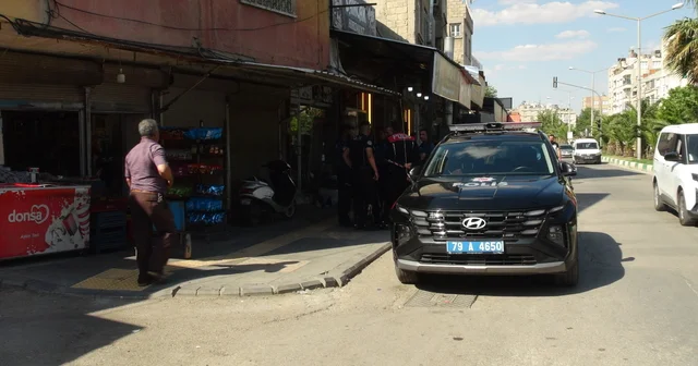 Kilis te kebap salonunda bıçaklı kavga kamerada: 1 yaralı Kilis Haberleri Habertürk Yerel Haberler