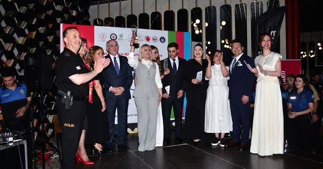 Adana da Azerbaycan Milli Kurtuluş Günü nde etkinliğinde Eski Bavullar filminin gösterimi yapıldı Adana Haberleri