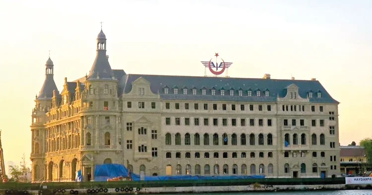 Bakan Mehmet Nuri Ersoy paylaştı! Haydarpaşa’da 3 cephe tamam
