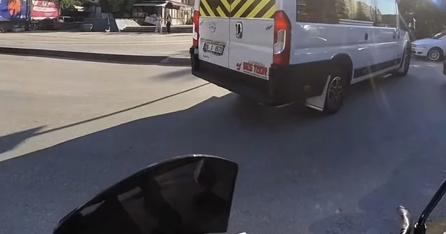 Önce motosikletlinin üzerine kırdı, sonra ters yöne girdi Eskişehir Haberleri