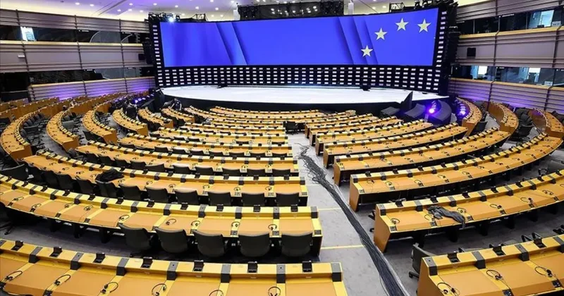 Trump, tehdit etti: Avrupa Parlamentosu hemen onayladı! AB ile ticarette yeni sayfa