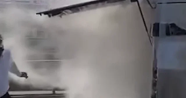 Avcılar da metrobüs alev aldı: Yolcular tahliye edildi VİDEO İZLE