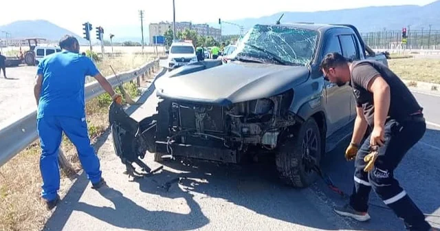 Kamyonet ile tanker çarpıştı: 2 yaralı Sakarya Haberleri Habertürk Yerel Haberler