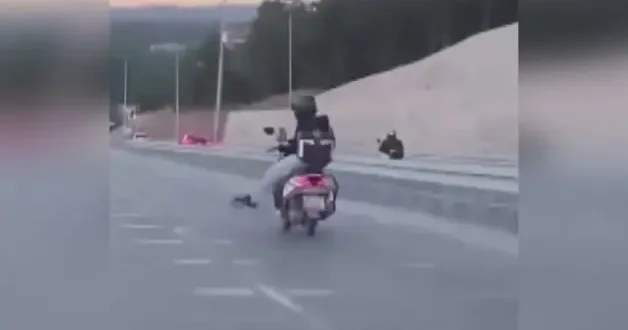 Ümraniye de motokuryenin tehlikeli yolculuğu kamerada