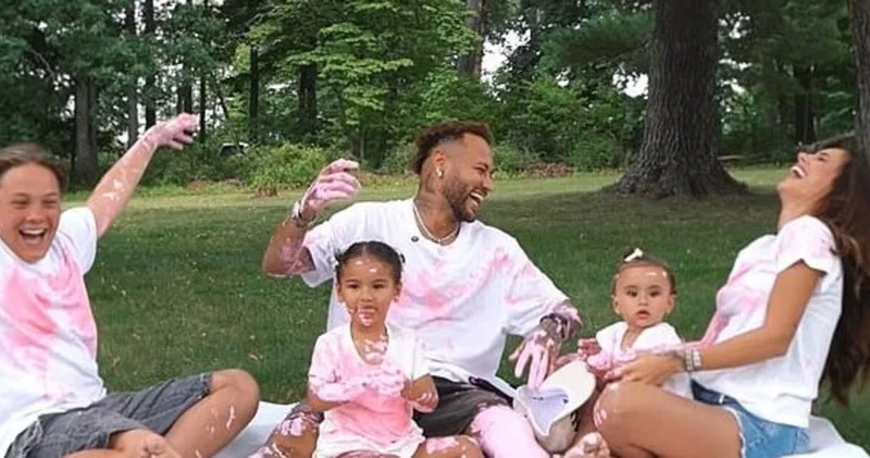 Brezilyalı futbolcu Neymar ın beşinci çocuğu oluyor
