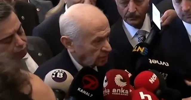 Devlet Bahçeli den erken seçim manipülasyonlarına net cevap: Cumhurbaşkanımız görevdedir biz de arkasındayız VİDEO İZLE