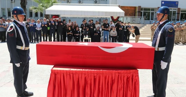 TIR a çarpan motosikletin sürücüsü uzman çavuş, hayatını kaybetti (2) Manisa Haberleri Habertürk Yerel Haberler