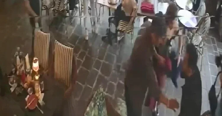 İstanbul daki AVM de silahlı saldırı: Galericinin dövmesine iltifat etti, daha sonra gelip tetiğe bastı