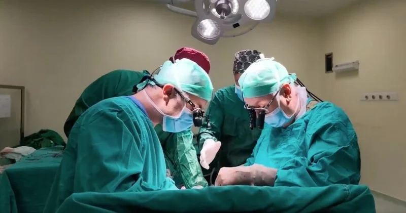 Aynı anda 16 ameliyat! İnönü Üniversitesi nde 8 li çapraz nakil Haberler