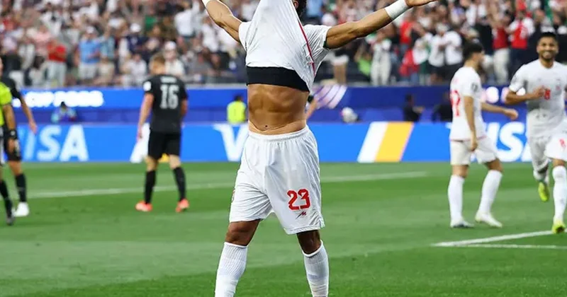 İranlı futbolcunun gol sevinci olay oldu