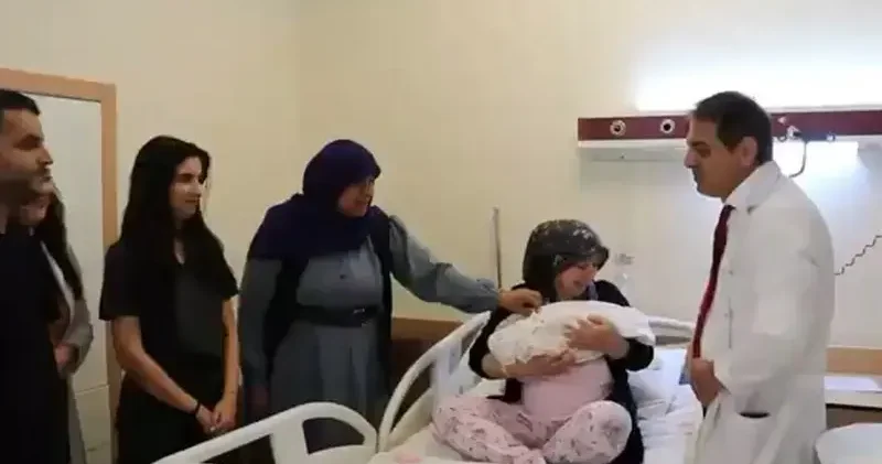 13 yıl sonra çocuk sahibi olan aile, bebeklerine doktorun adını verdi