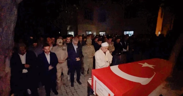 Ankara dan getirilen gazi Mirza Keskin in naaşı, Yüksekova da düzenlenen törenle toprağa verildi Hakkari Haberleri