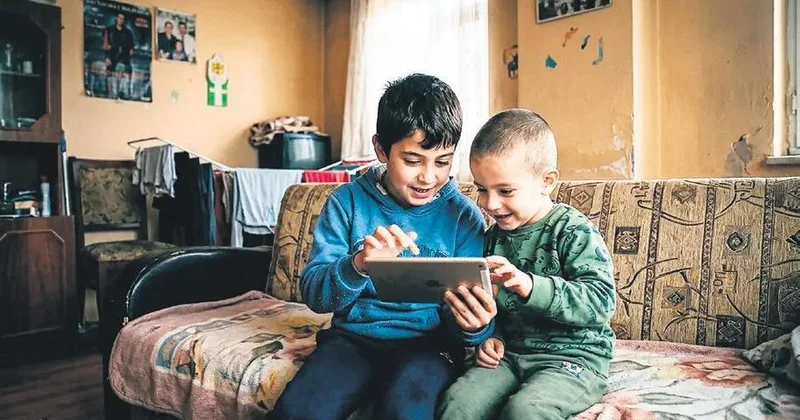 MEVLÜT TEZEL Fakir çocuklar ara tatillerde tablete mi baksın?