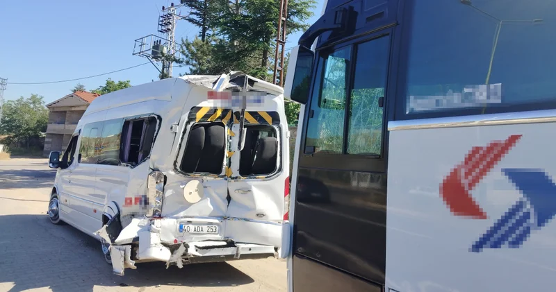 Son dakika: Kırşehir de işçi servis midibüsü, aynı firmaya ait minibüse çarptı: 1 i ağır 17 yaralı haberler Son dakika haberleri