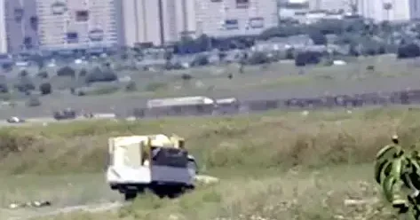 Avcılar’da atıkları boş araziye döküp yakan kamyonet şoförüne 50 bin lira ceza