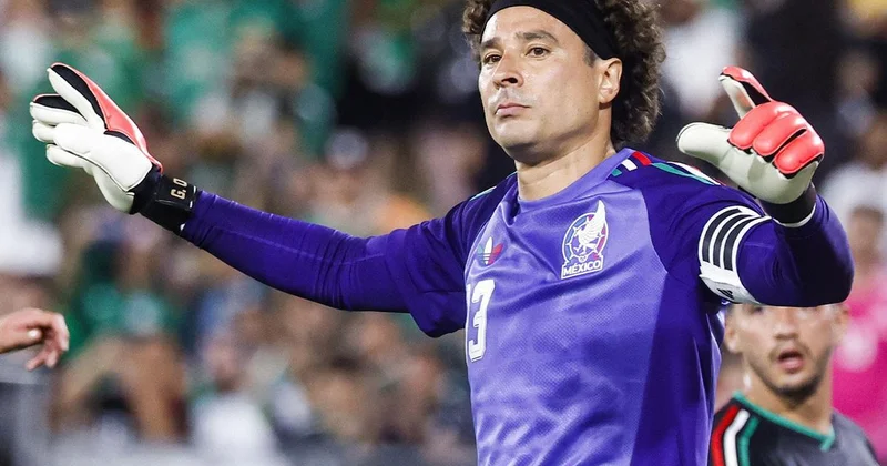 Bir devir sona erdi! Ochoa, Dünya Kupası nın sona ermesiyle futbolu bırakıyor