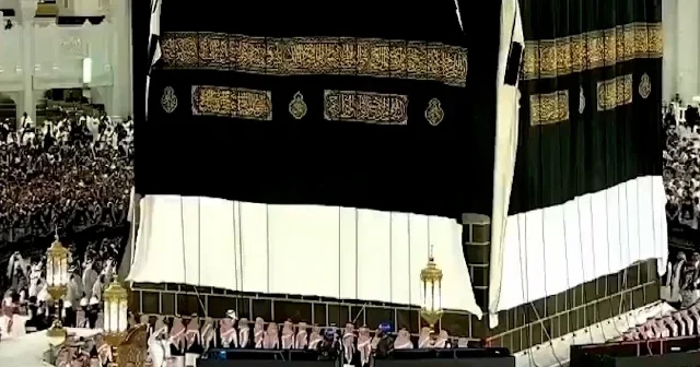 Kabe yeni örtüsüne kavuştu VİDEO İZLE