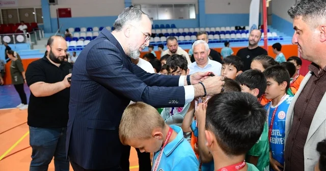 Kestel Belediyesi nden genç sporculara çifte destek Formalar dağıtıldı, şampiyonlar ödüllendirildi Bursa Haberleri