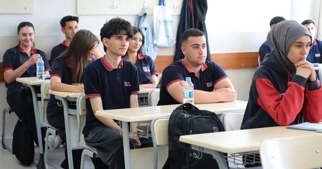 Vali Aydoğdu, Ulalar Anadolu Lisesi nde öğrenci ve öğretmenlerle buluştu Erzincan Haberleri