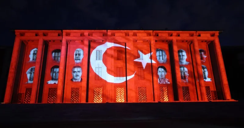 TBMM binasına 15 Temmuz şehitlerinin fotoğrafı yansıtıldı