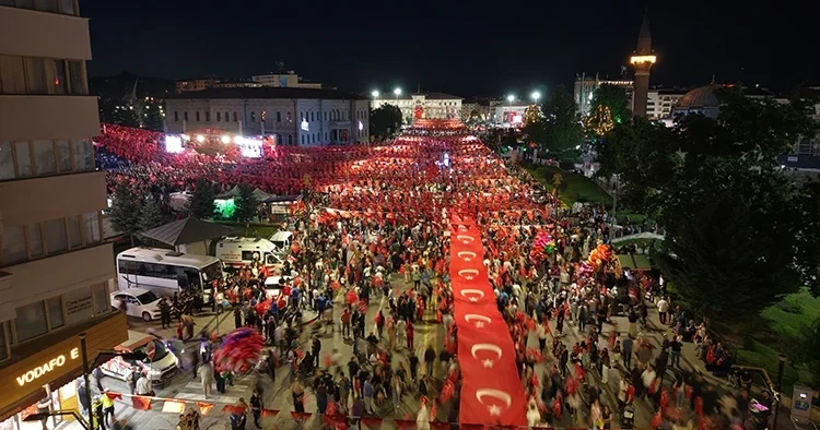 15 Temmuz Demokrasi ve Milli Birlik Günü anma etkinlikleri: 81 ilde milyonlar meydanlara koştu