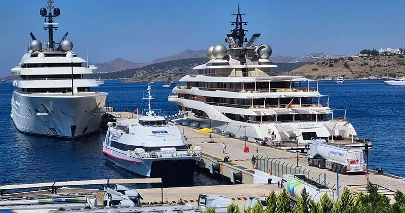 Bodrum a demir atan iki lüks yat, toplam 615 ton yakıt aldı