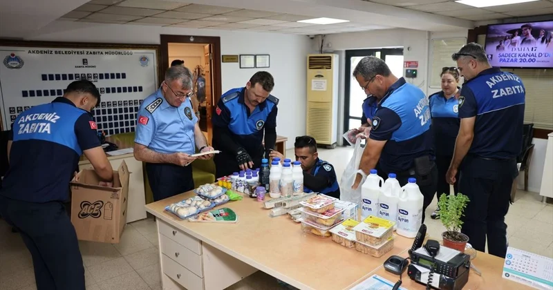 Mersin de markette 135 son kullanma tarihi geçmiş ürün ele geçirildi