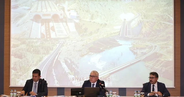 Sivas ta kamu yatırımlaınrda 6 ayda 4 milyar 147 milyon lira harcandı Sivas Valisi Yılmaz Şimşek, devam eden 381 projenin toplam maliyetlerinin 134 milyar 317 milyon lira olduğunu açıkladı Sivas Haberleri Habertürk Yerel Haberler