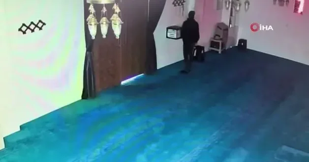 Camiye girdi, kaldırım taşıyla kırdığı yardım kutusundaki 100 bin lirayı çaldı
