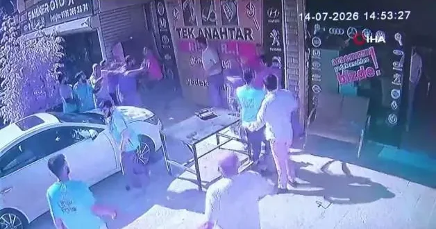 Park yeri kavgasında esnaf linç edildi, o anlar kameralara yansıdı