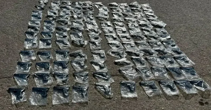 İstanbul da durdurulan otobüsten cephanelik çıktı! Şoke eden manzara: Çeteye sevk ediyorlarmış