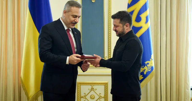 Ukrayna dan Türkiye ye olağanüstü ödül! Zelenskiy, Bakan Fidan a tevcih etti