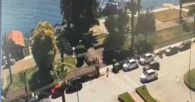 Geri giden araca bakan sürücü hafif ticari aracıyla önündeki otomobile çarptı; kaza kamerada Zonguldak Haberleri Habertürk Yerel Haberler