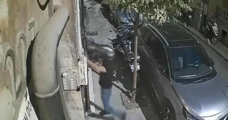 Şişli’de boşandığı eşinin evinin önüne geldi; penceredeki kayınpederine tekme ve yumruklarla saldırdı
