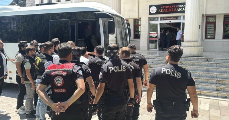 Afyonkarahisar da silahlı kavga: 1 ölü, 10 tutuklama Son dakika haberleri
