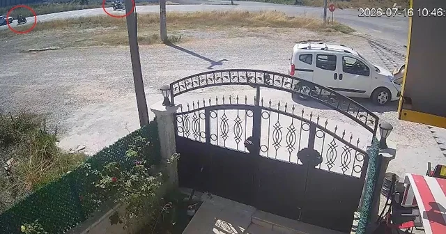İki motosikletin çarpıştığı kaza kamerada; sürücü ile eşi öldü, oğulları ağır yaralandı Yalova Haberleri Habertürk Yerel Haberler