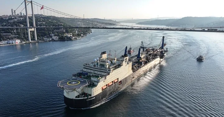 CASTRONE İstanbul Boğazı ndan geçti