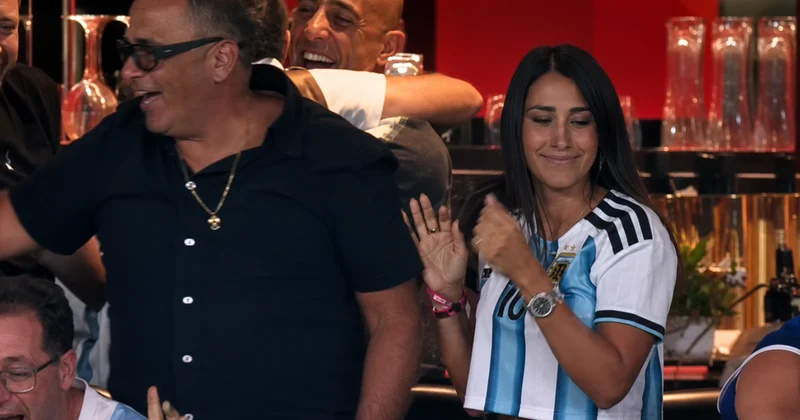 Messi nin Eşi Tribünde Gözyaşlarına Boğuldu! Arjantin in Geç Golü Sonrası Büyük Duygusal Patlama