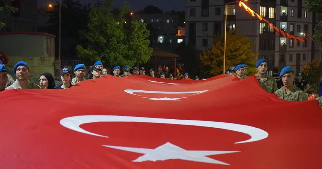 Şırnak ta 107 metrelik Türk bayrağıyla 15 Temmuz yürüyüşü Şırnak Haberleri Habertürk Yerel Haberler