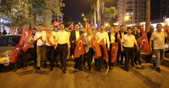 Kozan da vatandaşlar Türk bayrakları ile 15 Temmuz un yıldönümünde meydanlarda Adana Haberleri Habertürk Yerel Haberler