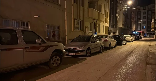 Gece yarısı çalmaya başlayan araç kornası mahalleliyi ayağa kaldırdı Eskişehir Haberleri Habertürk Yerel Haberler