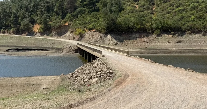 Baraj suları çekildi, köprü ulaşıma açıldı