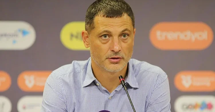 Mirel Radoi: Böyle bir maçta 1 puan önemli!