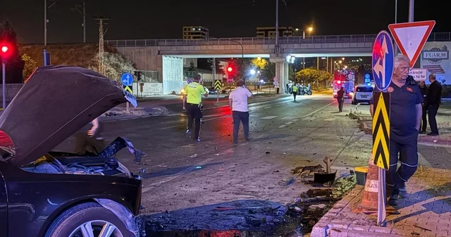 Kayseri de kazaya karışan otomobil, çarpışmadan 200 metre sonra ancak durabildi: 1 yaralı Kayseri Haberleri Habertürk Yerel Haberler