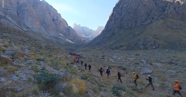 Hakkari nin zorlu zirvelerinde hayati tatbikat Hakkari dağ turizmi ve sporun merkezi oluyor: TDF buzul eğitimine Hakkari ev sahipliği yaptı Hakkari Haberleri Habertürk Yerel Haberler