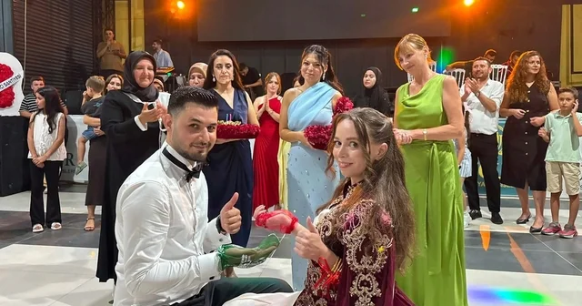 Polonyalı Julia ile Mustafa nın baklavayla başlayan aşkı düğün pastasıyla taçlandı Osmaniye Haberleri Habertürk Yerel Haberler