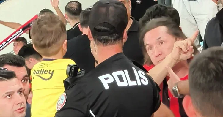 Minik taraftarın formasını zorla çıkarttıran tribün zorbasına gözaltı kararı! Gençlerbirliği nden kınama geldi