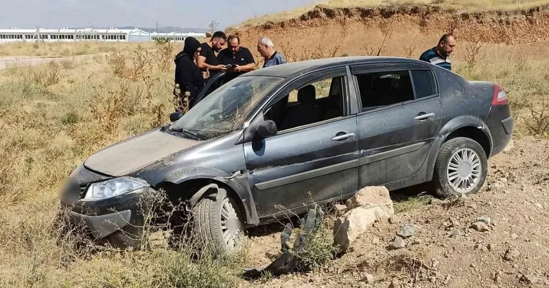 Eskişehir’de kontrolden çıkan otomobil toprak alana girdi